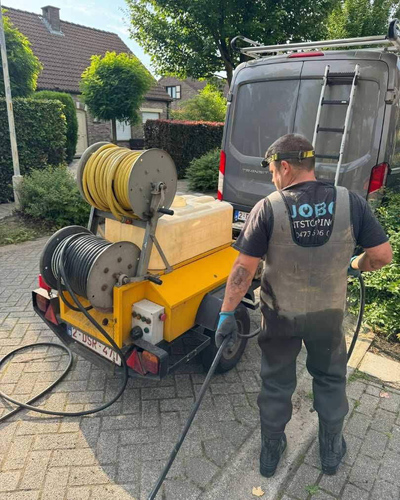 JOBO aan het werk met de professionele ontstoppingsmachine